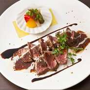 牛ステーキ　オニオンソース