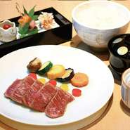 ・季節の旬菜
・本日の小鉢
・主菜「本日の魚料理」or「本日の肉料理」
・白米（おかわり自由）
　　　または　炊込みごはん（数量限定）
・御椀

※はなれ旬菜膳はご予約の対象外です