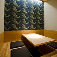 4名様向けの明るい白木の堀座敷のお部屋です。広さはございませんが、落ち着きのあるこじんまりとしたお部屋です。
3名～4名
