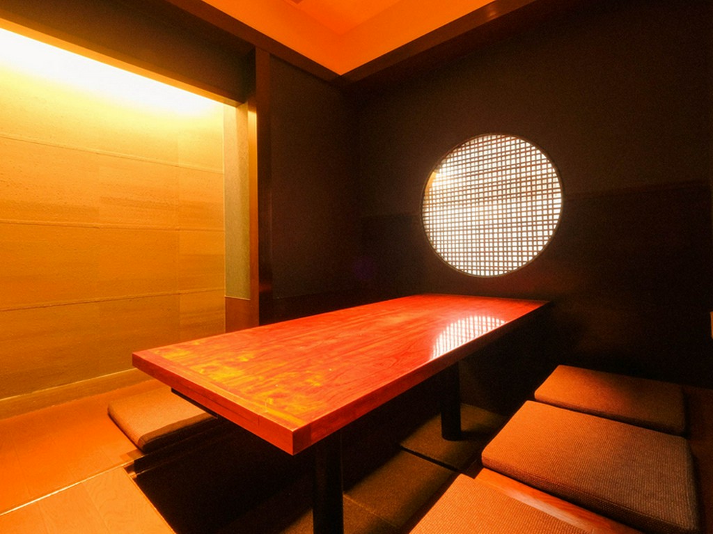 掘りごたつでくつろげる個室席は接待のお席にもおすすめです