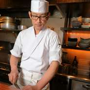 温かいものは温かく、冷たいものは冷たいうちにご提供するなど、美味しく料理をいただくために、サービスの面でも充実を図っています。旬の食材を使った日本料理で、季節感を感じてください。