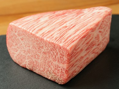 上品な程よい刺しと、とろけるけるような旨みと芳醇な香り『最高級松阪牛ステーキA5 』