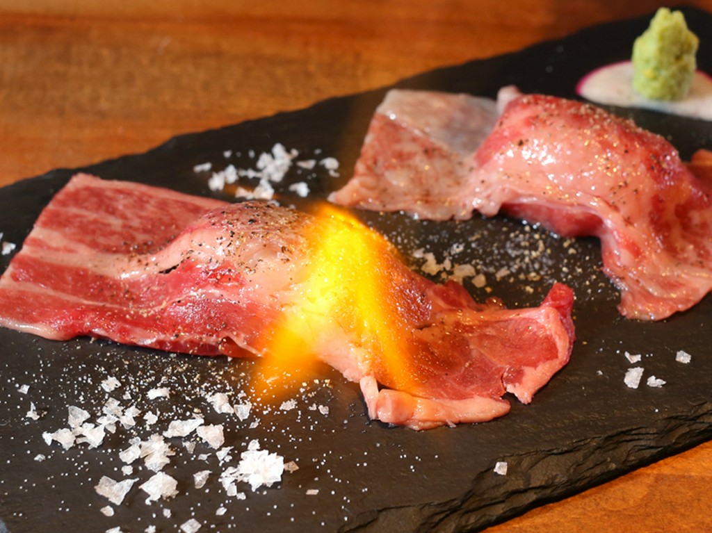 口の中でとろける。。肉の甘味を感じられる『黒毛和牛の炙り肉寿司８貫』