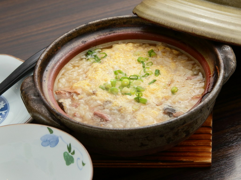 飲んだ後の〆に最適。優しい味わいが体に染みわたる『すっぽん雑炊』