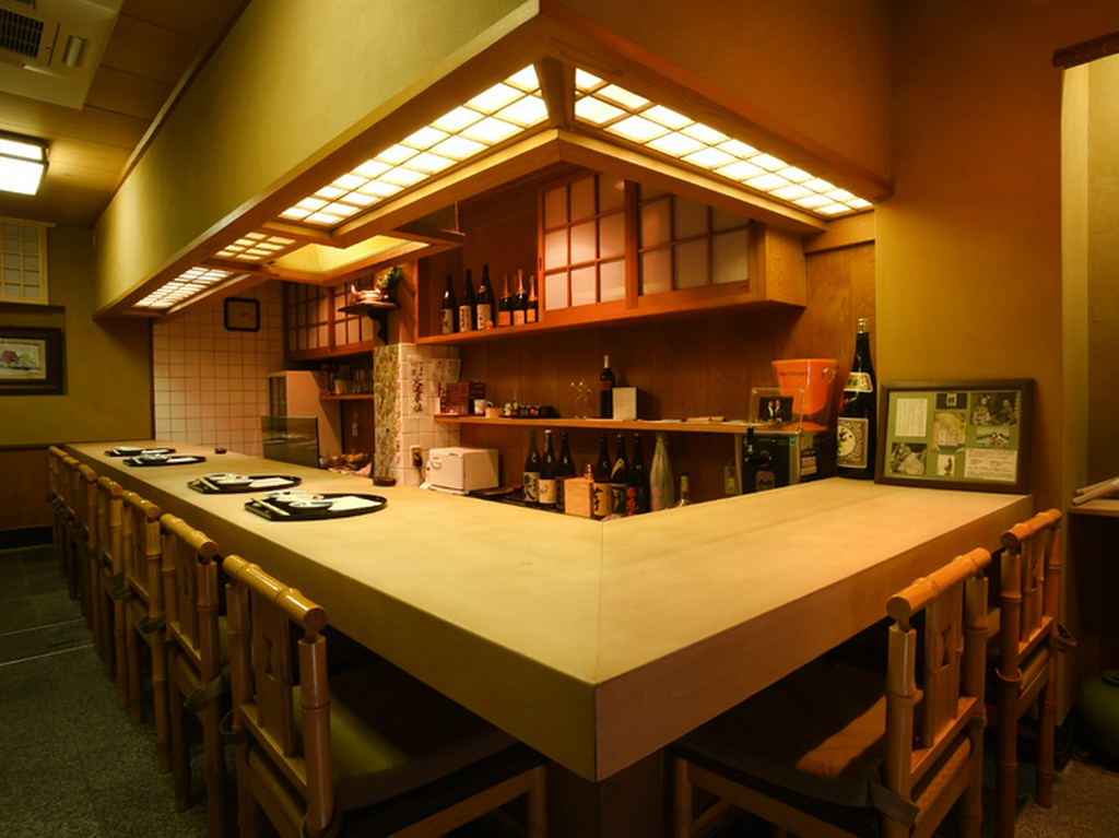 カウンター席のみ。だけど接待など勝負の日にも正解