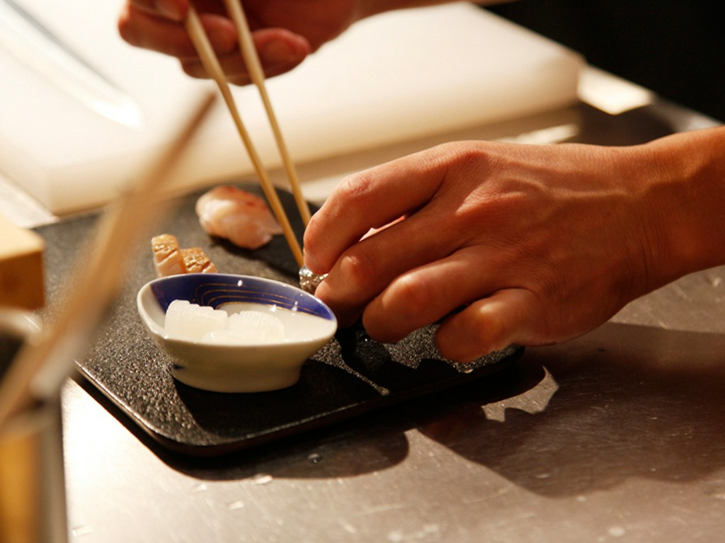 『八寸』も1品ずつ。供する前に仕上げる丁寧な仕事