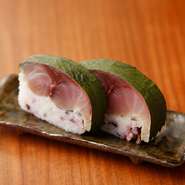 上質な脂がのる対馬直送の生サバからつくる『鯖寿司』