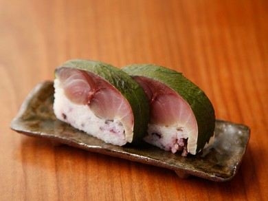 上質な脂がのる対馬直送の生サバからつくる『鯖寿司』
