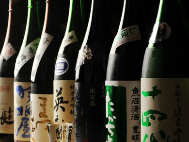 季節の食材に合わせて日本酒を１２０種類以上ラインナップ！