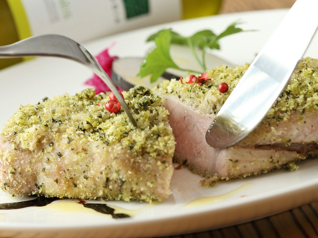 やわらかな肉の旨みを、豊かな香りが包み込む『福島県産健美豚の香草グリル』