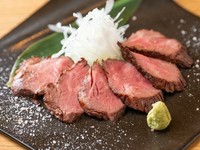 お酒のお供に『特選牛サガリの炙りたたき』