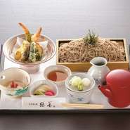 「挽きたて」「打ちたて」「茹でたて」信州産そば粉使用。