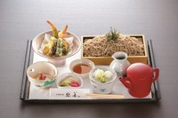 「挽きたて」「打ちたて」「茹でたて」信州産そば粉使用。