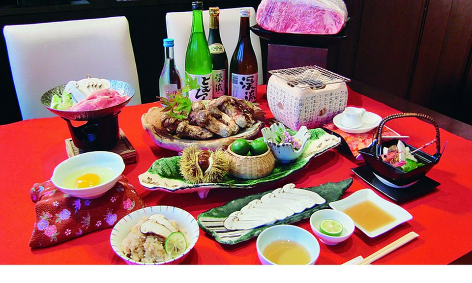 秋の味覚「松茸料理」10品を心ゆくまで楽しんで頂けます