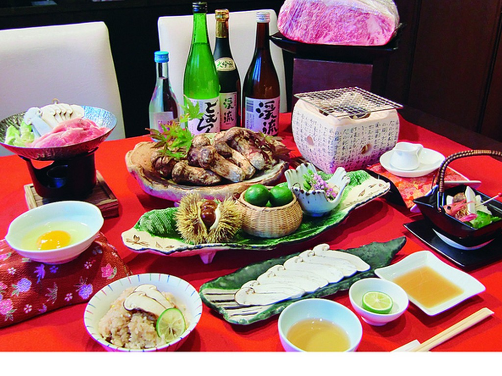 秋の味覚「松茸料理」10品を心ゆくまで楽しんで頂けます