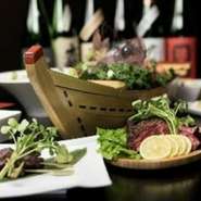 ※4名様～
※来店時間：17:00～22:00
※表示価格は税込価格です。
※飲み放題120分制 （L.O.30分前)