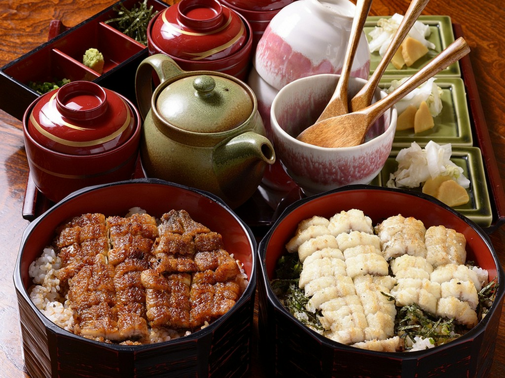 2種類のうなぎを3人でシェアして楽しめる『魚寅まぶし』