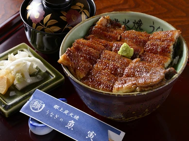 脂がのってジューシーな蒲焼きを堪能できる『上丼』