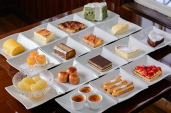 選ぶのに迷うほど充実した『マダムの手作りデザートがびっしり！ワゴンサービスのデザート』