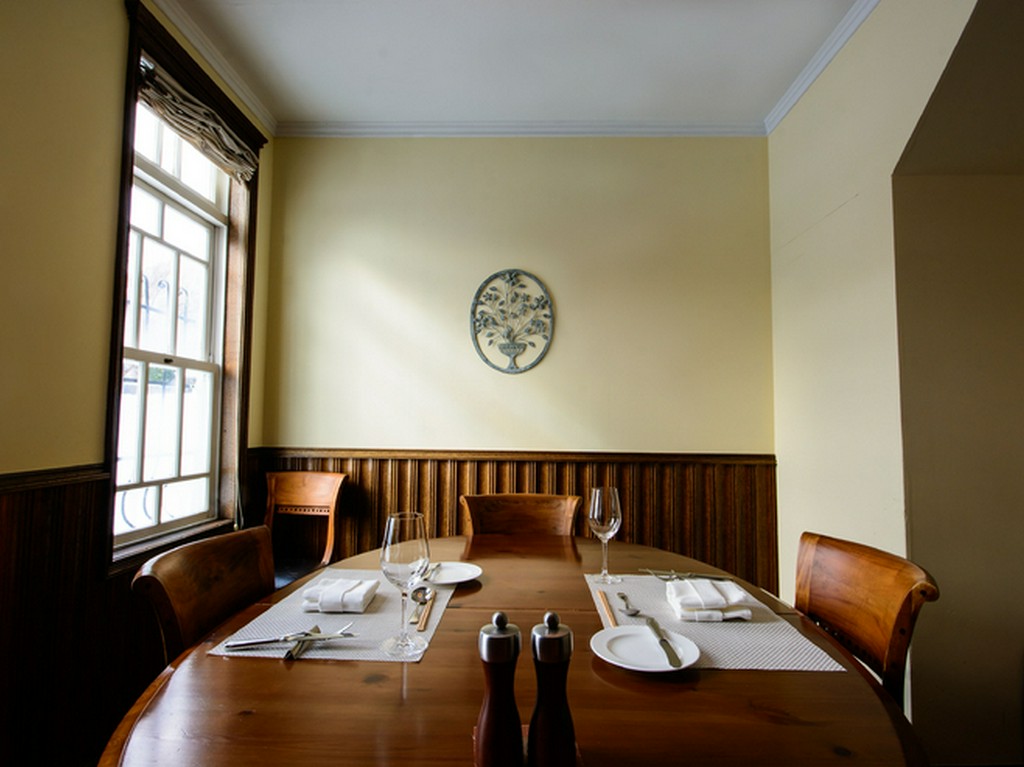 普段使いから特別な席など様々なシーンで