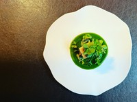 北海道の旬の食材を盛り込んだ、四季折々の風土を感じられるコースです。