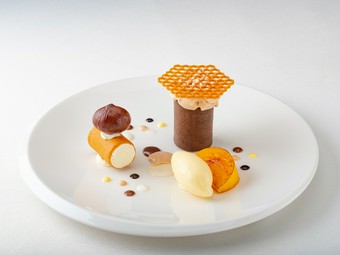 豊かな栗の風味と柿の甘さが広がる『デザート　柿と栗』