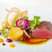 北海道、フランスの食材を活かした「シェフのおまかせコース」。2日前までのご予約をお願い致します。
※スペシャリテ「フォアグラ料理」はこちらのコースのみの提供となります。