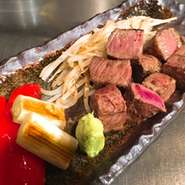 地下水を飲み、良質な草を食べて育った八雲牛は肉質が柔らかく甘みがたっぷり。シンプルにわさび醤油かおろしポン酢で。