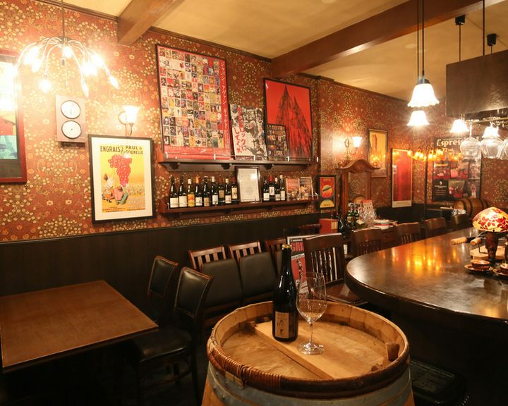 フランス産のワインが揃う、昭和レトロなおしゃれ空間