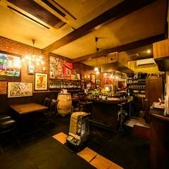 フランス産のワインが揃う、昭和レトロなおしゃれ空間