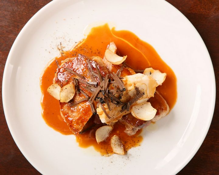 美味しさシェア『北海道産厚切り豚肉のこんがりステーキ ゆり根とトリュフ風味のソースで』