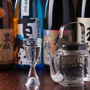 20数年前に地酒のお店としてスタートした【山頭火】は、出雲地方の地酒はもちろん全国の地酒が豊富に揃っています。日本酒の管理も徹底。美味しい料理とハイクオリティな地酒が幸せの世界へと誘ってくれます。