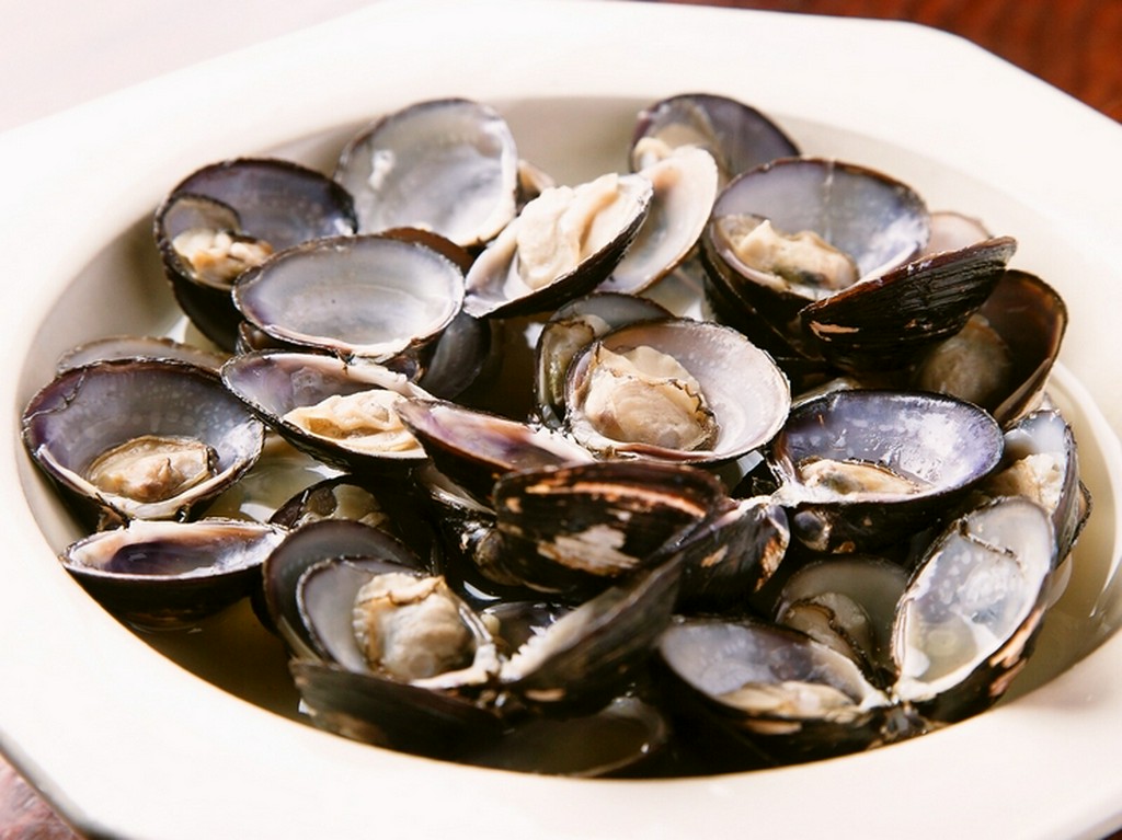 宍道湖で採れる最大級のしじみを使った、しじみの酒蒸し発祥のお店の『大粒しじみの酒蒸し』