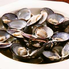 宍道湖で採れる最大級のしじみを使った、しじみの酒蒸し発祥のお店の『大粒しじみの酒蒸し』