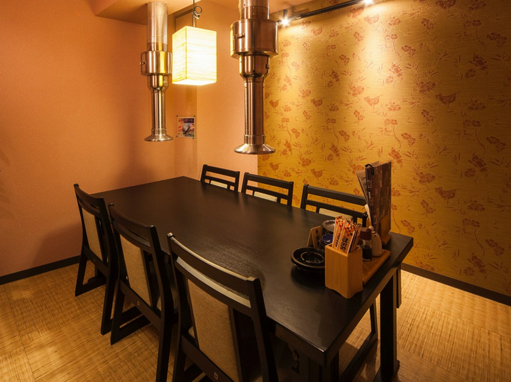 1階のVIP席では、ゲストを招いた接待にも理想的