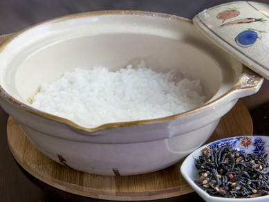 一粒一粒がふっくらとした絶品『土鍋ごはん』