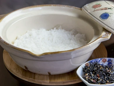 一粒一粒がふっくらとした絶品『土鍋ごはん』