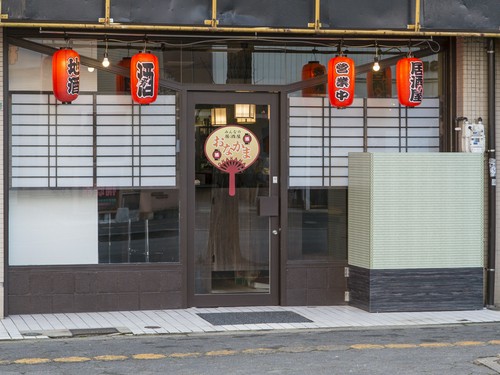 赤い提灯がお出迎え