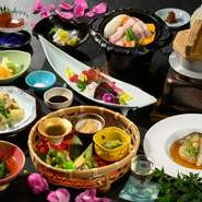 日本料理 かがりやでは、「花」を題材にした会席を四季ごとに展開してまいります。夏は「芍薬」をメインとした会席をご用意しました。
