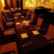 見通しの良い1フロア貸切だから一体感を持って盛り上がります。貸切プランは2時間飲み放題付きで4,000円から。プロジェクタ、マイク、ピアノの使用は無料で。貸切の場合は昼でも対応致します。ピアノ発表会などにも