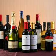 ハーフボトル、フルボトルでソムリエが厳選した各国のワインがラインアップ。約30種類時期によってもワインの種類は変わります。バーカウンターで本格的なカクテルも楽しめるのでピアノバー、ワインバーとしてどうぞ