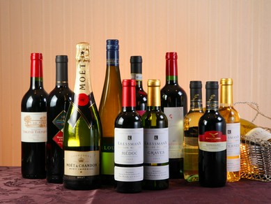 ソムリエ在籍。ピアノバーとしても。ワインの相談はお気軽に。