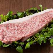 メインに最高級黒毛和牛のステーキを用いた贅沢なコースです。