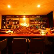 ほとんどキッチンにいるので前には出ることはあまりないのですが、店内は生のピアノが流れているので、邪魔をしないように、静かにという点を心がけています。雰囲気をとても大事にしています。