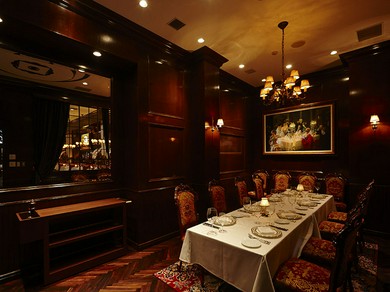 プライベート空間で食事を楽しめる個室も完備