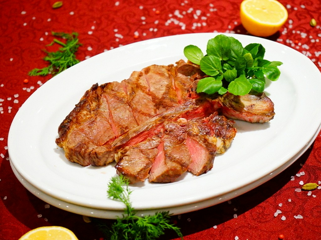 季節の食材を使ったお料理をお選びいただけるバリエーション豊かなコースメニューでございます。