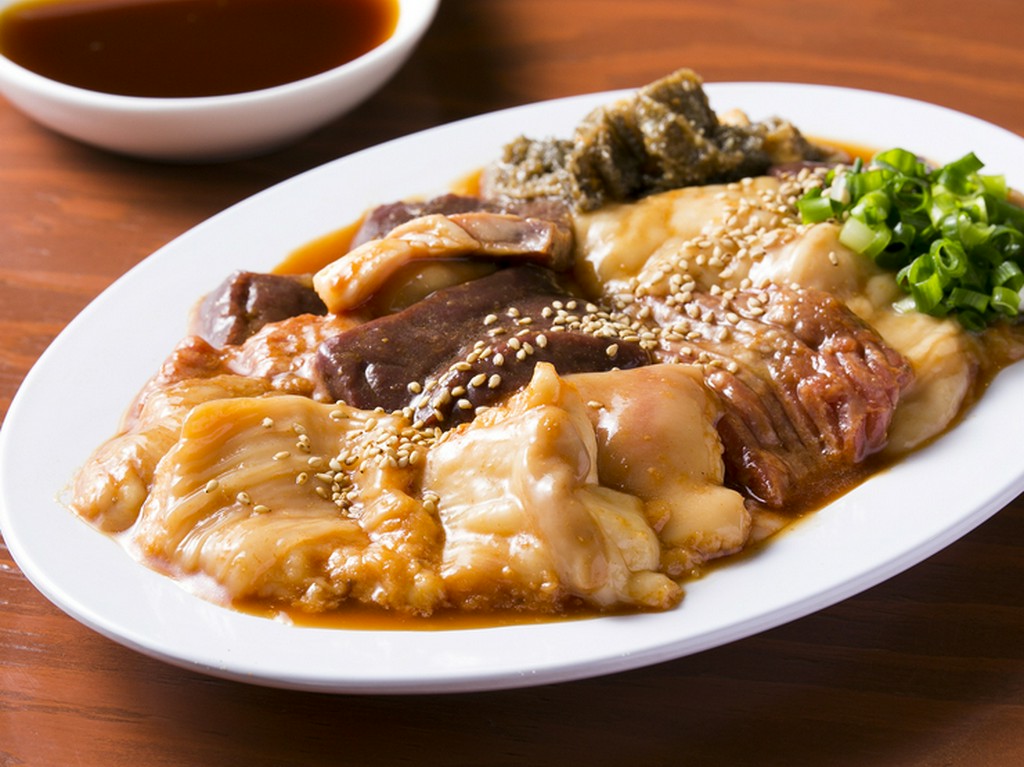 ホルモンの種類の豊富が魅力的な『ミックスホルモン盛』