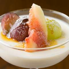 ワインカクテルが飲める女子会コース、自家製デザート付き