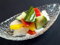 彩り野菜を使った自家製のピクルスです。