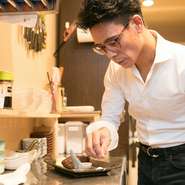季節ごとに替わるオススメパスタは、化学調味料を使わず、素材の味を最大限に引き出した、旬の食材を使った具だくさんのパスタです。定番はもちろん、長いスパンで替えるもの、月替りのパスタもご用意しています。